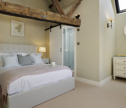 Flat 2 Martins House Master Bedroom - Staycotswold