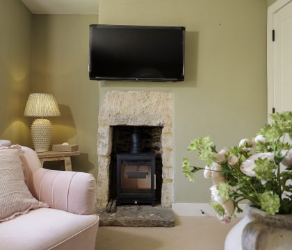 Flat 2 Martins House Sitting Room - Staycotswold