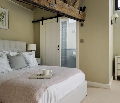 Flat 2 Martins House Master Bedroom - Staycotswold