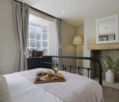 Flat 1 Martins House Bedroom 2 - StayCotswold