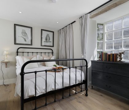Flat 1 Martins House Bedroom 2 - StayCotswold