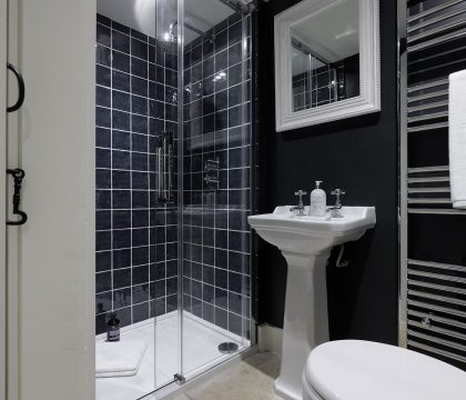 Flat 1 Martins House Bedroom 2 Ensuite - StayCotswold