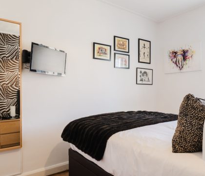 Tukes Cottage Master Bedroom - StayCotswold