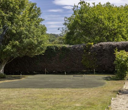 Gardeners Cottage Outside Putting Green - StayCotswold