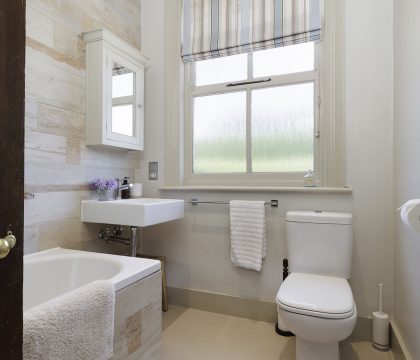 Gardeners Cottage Family Bathroom - StayCotswold