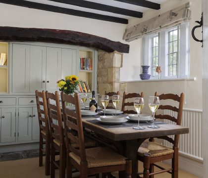 Izods Cottage Dining Room - StayCotswold