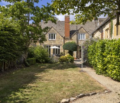 Izods Cottage Garden - StayCotswold
