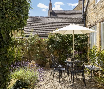 Izods Cottage Garden - StayCotswold