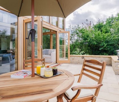 The Tractor Shed Outside - StayCotswold