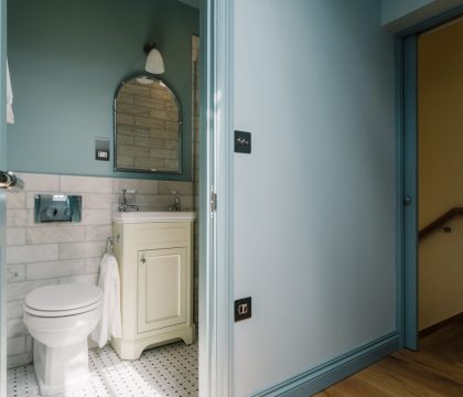The Tractor Shed Master Bedroom Ensuite - StayCotswold