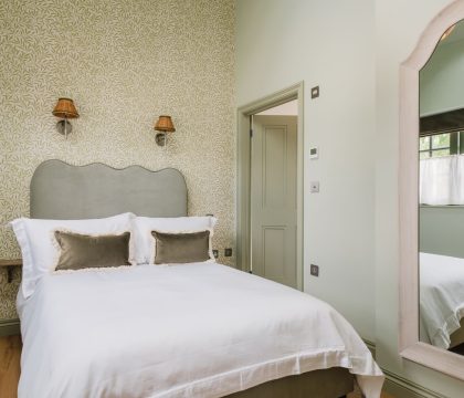 The Tractor Shed Bedroom 2 - StayCotswold