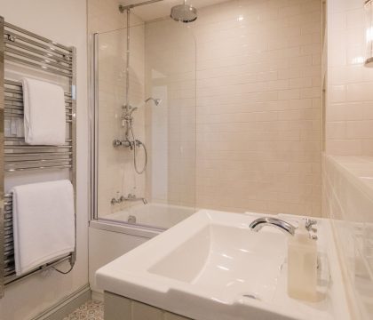 The Old Workshop Bathroom - StayCotswold