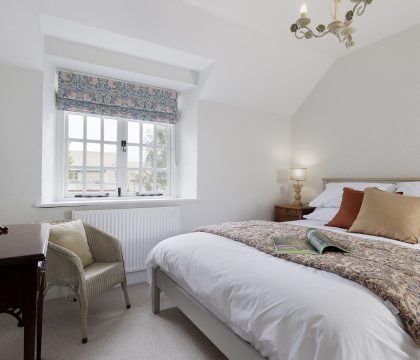 Pickwick Master Bedroom- StayCotswold