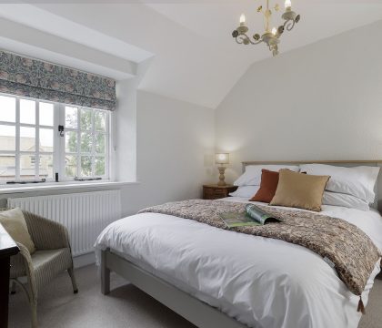Pickwick Master Bedroom- StayCotswold