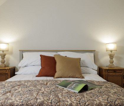 Pickwick Master Bedroom- StayCotswold