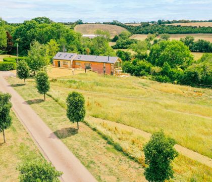 The Tractor Shed Outside - StayCotswold