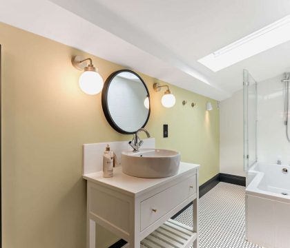 Folly View Bathroom - StayCotswold