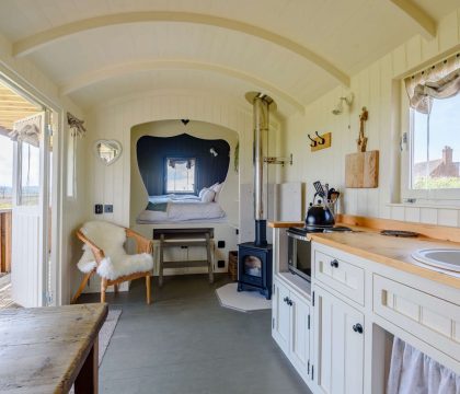 Aurora Shephards Hut - StayCotswold