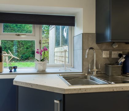 Clares Cottage Kitchen - StayCotswolds