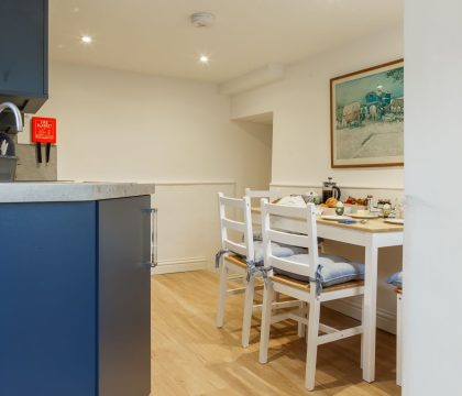 Clares Cottage Kitchen - StayCotswolds