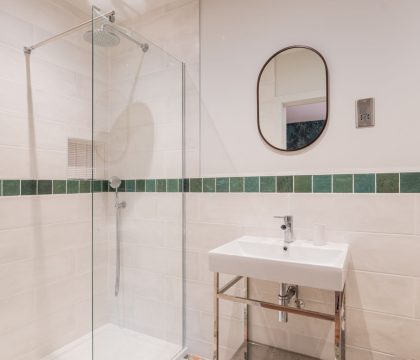 The Cosh Master Bedroom Ensuite - StayCotswold