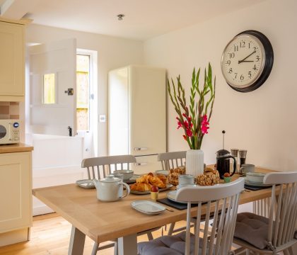 Devon House Cottage Dining Area - StayCotswold