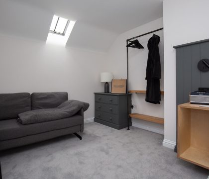 Devon House Cottage Bedroom 2 - StayCotswold