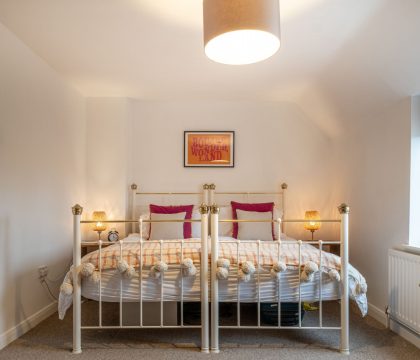 Mulberries Master Bedroom - StayCotswold