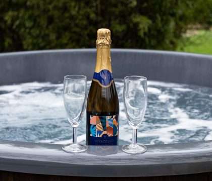 The Pool House Hot Tub - StayCotswold