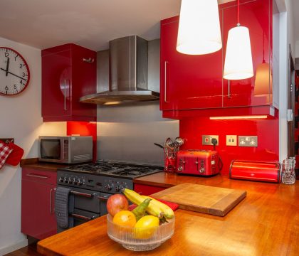 The Pool House Kitchen - StayCotswold