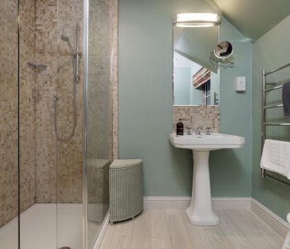 Cotswold Cottage Shower Room - StayCotswold