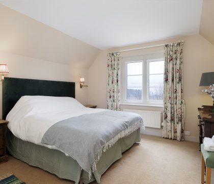 Cotswold Cottage Master Bedroom - StayCotswold