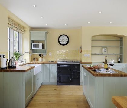 Cotswold Cottage Kitchen - StayCotswold