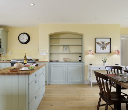 Cotswold Cottage Kitchen/Dining Area - StayCotswold