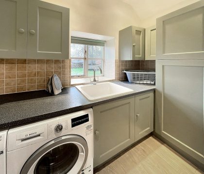 Cotswold Cottage Utility Room - StayCotswold