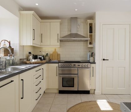Coleman's Elm Kitchen - StayCotswold