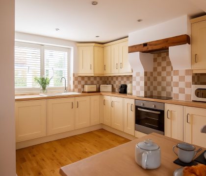 Devon House Cottage Kitchen - StayCotswold