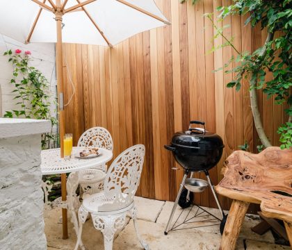 College Cottage Courtyard - StayCotswold