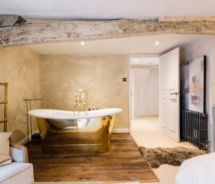 College Cottage Master Bedroom - StayCotswold