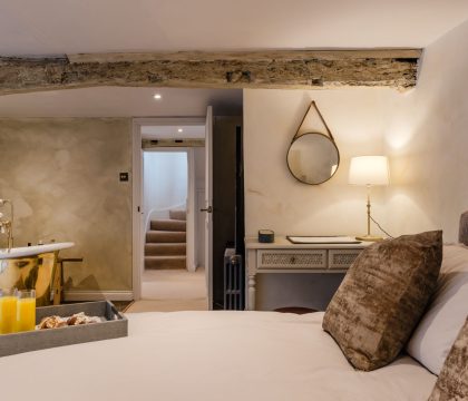 College Cottage Master Bedroom - StayCotswold