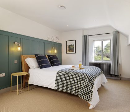The Tallat Master Bedroom - StayCotswold