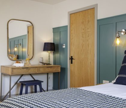 The Tallat Master Bedroom - StayCotswold