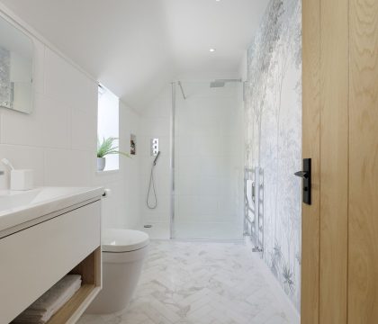 The Tallat Master Bedroom Ensuite - StayCotswold