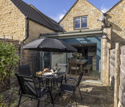 Little Haven Outside - StayCotswold