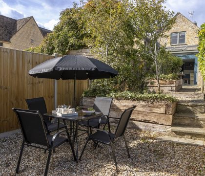 Little Haven Outside - StayCotswold