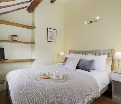 Little Haven Master Bedroom - StayCotswold