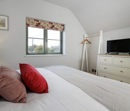 Little Haven Bedroom 2 - StayCotswold
