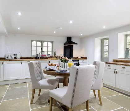Pilgrim Cottage Kitchen/Dining Room - StayCotswold