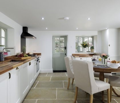 Pilgrim Cottage Kitchen/Dining Room - StayCotswold