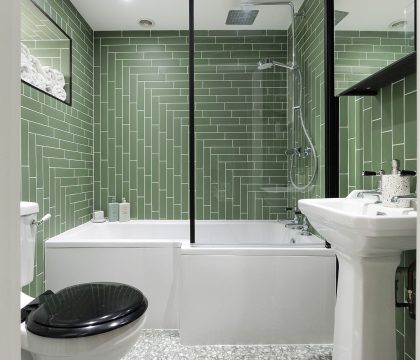 Pilgrim Cottage Bathroom - StayCotswold